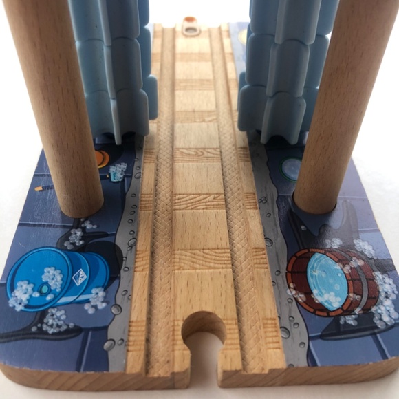 Thomas and Friends Wooden Railway Sodor Engine Wash Roll n’ Whistle Connor - Picture 8 of 16